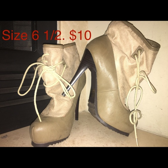 Beautiful boots - Picture 1 of 7